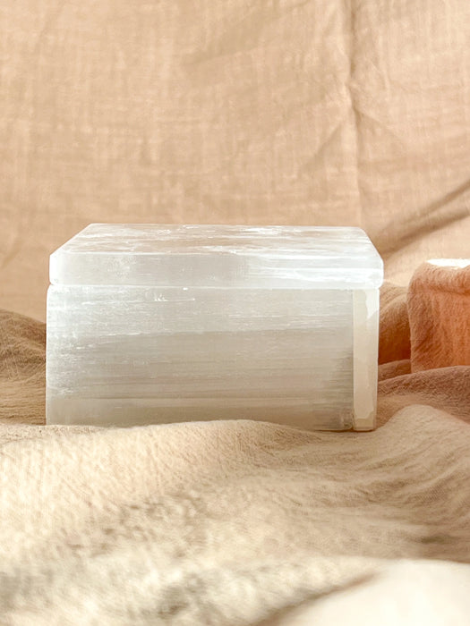 Selenite Cleanser – Crystal Cleansing & Daily Protection